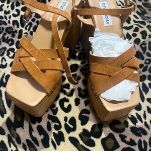 Steve Madden Tan Platform Sandals with Retro Design